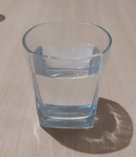 Bicchiere Pieno di Acqua Nature